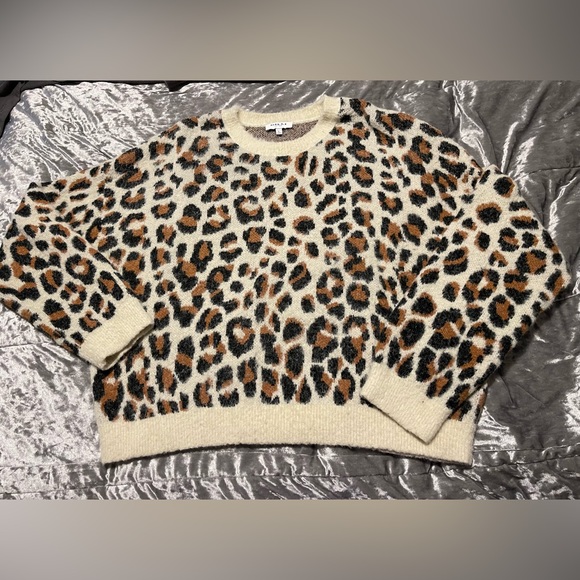Gilli Sweaters - GILLI Leopard Print Sweater - Size Large